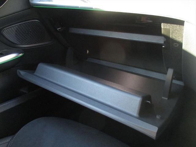 Ｃクラス Ｃ２００アバンギャルド　ＡＭＧラインパッケージ　ベーシックパッケージ　ドライバーズパッケージ　パノラミックスライディングルーフ　ヘッドアップディスプレイ　ｍｅコネクト　パワーシート　シートヒーター　３６０度カメラ　ＥＴＣ２．０　ナビゲーション　ＴＶ（52枚目）