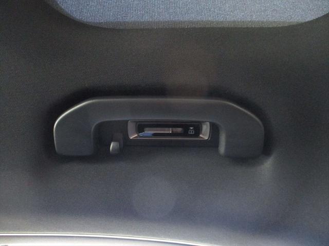 Ｃクラス Ｃ２００アバンギャルド　ＡＭＧラインパッケージ　ベーシックパッケージ　ドライバーズパッケージ　パノラミックスライディングルーフ　ヘッドアップディスプレイ　ｍｅコネクト　パワーシート　シートヒーター　３６０度カメラ　ＥＴＣ２．０　ナビゲーション　ＴＶ（55枚目）