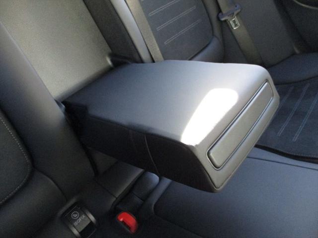 Ｃクラス Ｃ２００アバンギャルド　ＡＭＧラインパッケージ　ベーシックパッケージ　ドライバーズパッケージ　パノラミックスライディングルーフ　ヘッドアップディスプレイ　ｍｅコネクト　パワーシート　シートヒーター　３６０度カメラ　ＥＴＣ２．０　ナビゲーション　ＴＶ（57枚目）