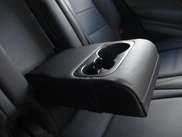 GLE GLE450d 4マチックスポーツ パノラミックスライディングルーフ レーダーセーフティーパッケージ ヘッドアップディスプレイ エアサスペンション 3列シート 7人乗り meコネクト ナッパレザーシート パワーシート シートヒーター(61枚目)