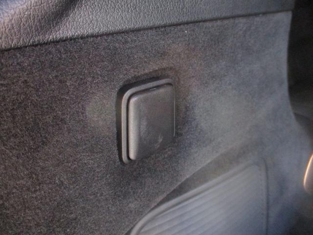 ＥＱＳ ＳＵＶ ＥＱＳ４５０　４Ｍ　ＳＵＶ　ＡＭＧラインパッケージ　デジタルインテリアパッケージ　パノラミックスライディングルーフ　ヘッドアップディスプレイ　３列シート　７人乗り　エアサスペンション　ｍｅコネクト　ナッパレザーシート　パワーシート　シートヒーター（13枚目）