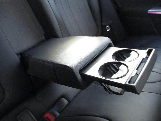 EQE SUV EQE350 4マチック SUV AMGラインパケジ エクスクルーシブパッケージ パノラミックスライディングルーフ ヘッドアップディスプレイ meコネクト エアサスペンション レザーシート パワーシート シートヒーター シートベンチレーター(61枚目)