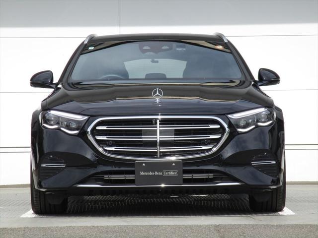 Ｅクラスステーションワゴン Ｅ３００　ステーションワゴン　エクスクルーシブ　デジタルインテリアパッケージ　レザーエクスクルーシブパッケージ　パノラミックスライディングルーフ　ヘッドアップディスプレイ　ｍｅコネクト　エアサスペンション　レザーシート　シートヒーター（2枚目）