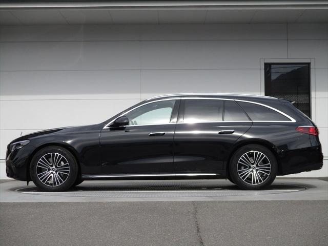 Ｅクラスステーションワゴン Ｅ３００　ステーションワゴン　エクスクルーシブ　デジタルインテリアパッケージ　レザーエクスクルーシブパッケージ　パノラミックスライディングルーフ　ヘッドアップディスプレイ　ｍｅコネクト　エアサスペンション　レザーシート　シートヒーター（5枚目）