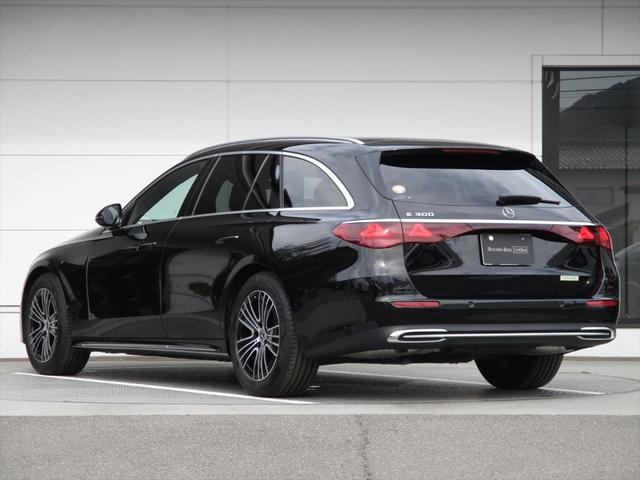 Ｅクラスステーションワゴン Ｅ３００　ステーションワゴン　エクスクルーシブ　デジタルインテリアパッケージ　レザーエクスクルーシブパッケージ　パノラミックスライディングルーフ　ヘッドアップディスプレイ　ｍｅコネクト　エアサスペンション　レザーシート　シートヒーター（6枚目）