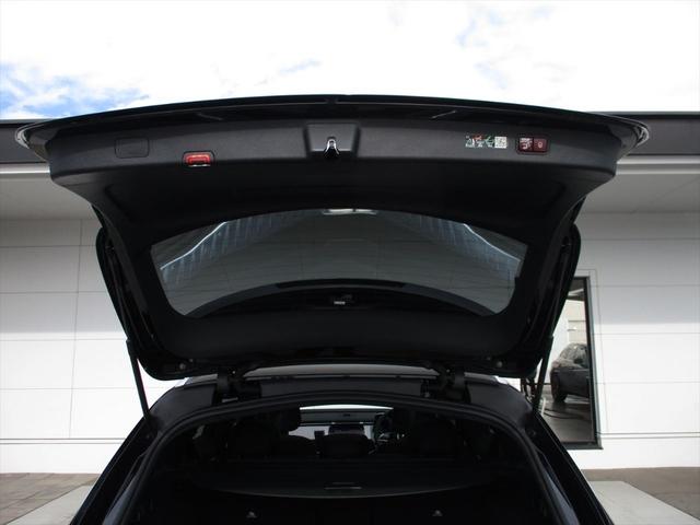 Ｅクラスステーションワゴン Ｅ３００　ステーションワゴン　エクスクルーシブ　デジタルインテリアパッケージ　レザーエクスクルーシブパッケージ　パノラミックスライディングルーフ　ヘッドアップディスプレイ　ｍｅコネクト　エアサスペンション　レザーシート　シートヒーター（8枚目）