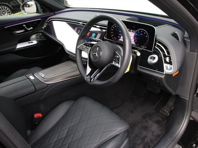 Ｅクラスステーションワゴン Ｅ３００　ステーションワゴン　エクスクルーシブ　デジタルインテリアパッケージ　レザーエクスクルーシブパッケージ　パノラミックスライディングルーフ　ヘッドアップディスプレイ　ｍｅコネクト　エアサスペンション　レザーシート　シートヒーター（12枚目）