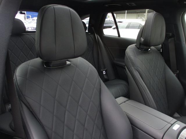 Ｅクラスステーションワゴン Ｅ３００　ステーションワゴン　エクスクルーシブ　デジタルインテリアパッケージ　レザーエクスクルーシブパッケージ　パノラミックスライディングルーフ　ヘッドアップディスプレイ　ｍｅコネクト　エアサスペンション　レザーシート　シートヒーター（14枚目）