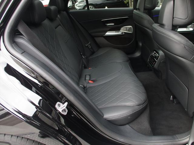 Ｅクラスステーションワゴン Ｅ３００　ステーションワゴン　エクスクルーシブ　デジタルインテリアパッケージ　レザーエクスクルーシブパッケージ　パノラミックスライディングルーフ　ヘッドアップディスプレイ　ｍｅコネクト　エアサスペンション　レザーシート　シートヒーター（16枚目）