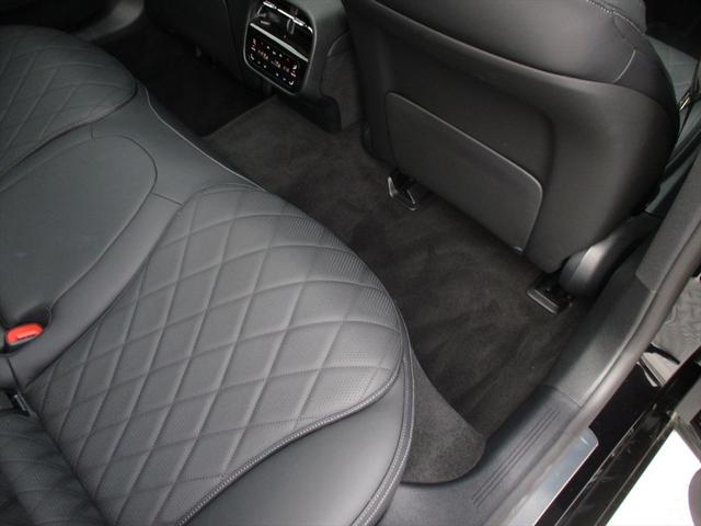 Ｅクラスステーションワゴン Ｅ３００　ステーションワゴン　エクスクルーシブ　デジタルインテリアパッケージ　レザーエクスクルーシブパッケージ　パノラミックスライディングルーフ　ヘッドアップディスプレイ　ｍｅコネクト　エアサスペンション　レザーシート　シートヒーター（17枚目）