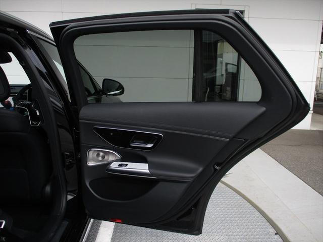 Ｅクラスステーションワゴン Ｅ３００　ステーションワゴン　エクスクルーシブ　デジタルインテリアパッケージ　レザーエクスクルーシブパッケージ　パノラミックスライディングルーフ　ヘッドアップディスプレイ　ｍｅコネクト　エアサスペンション　レザーシート　シートヒーター（20枚目）