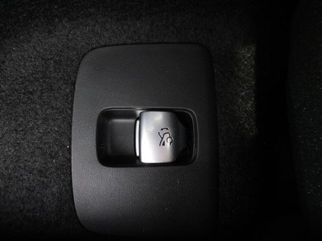 Ｅクラスステーションワゴン Ｅ３００　ステーションワゴン　エクスクルーシブ　デジタルインテリアパッケージ　レザーエクスクルーシブパッケージ　パノラミックスライディングルーフ　ヘッドアップディスプレイ　ｍｅコネクト　エアサスペンション　レザーシート　シートヒーター（24枚目）