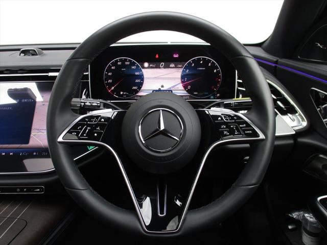 Ｅクラスステーションワゴン Ｅ３００　ステーションワゴン　エクスクルーシブ　デジタルインテリアパッケージ　レザーエクスクルーシブパッケージ　パノラミックスライディングルーフ　ヘッドアップディスプレイ　ｍｅコネクト　エアサスペンション　レザーシート　シートヒーター（26枚目）