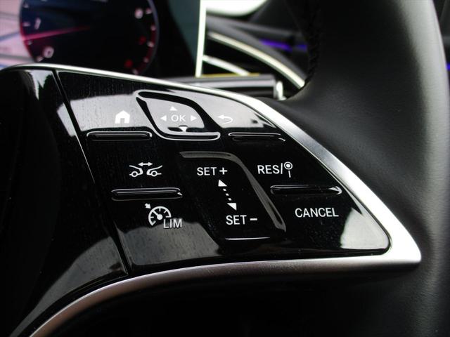 Ｅクラスステーションワゴン Ｅ３００　ステーションワゴン　エクスクルーシブ　デジタルインテリアパッケージ　レザーエクスクルーシブパッケージ　パノラミックスライディングルーフ　ヘッドアップディスプレイ　ｍｅコネクト　エアサスペンション　レザーシート　シートヒーター（28枚目）