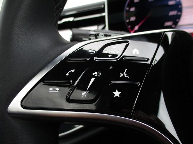 Ｅクラスステーションワゴン Ｅ３００　ステーションワゴン　エクスクルーシブ　デジタルインテリアパッケージ　レザーエクスクルーシブパッケージ　パノラミックスライディングルーフ　ヘッドアップディスプレイ　ｍｅコネクト　エアサスペンション　レザーシート　シートヒーター（29枚目）