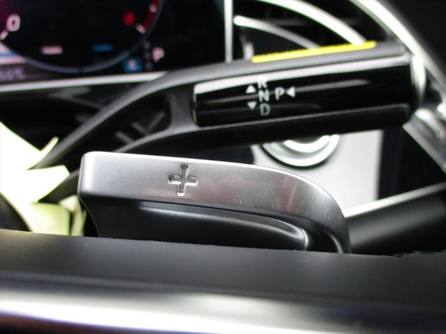 Ｅクラスステーションワゴン Ｅ３００　ステーションワゴン　エクスクルーシブ　デジタルインテリアパッケージ　レザーエクスクルーシブパッケージ　パノラミックスライディングルーフ　ヘッドアップディスプレイ　ｍｅコネクト　エアサスペンション　レザーシート　シートヒーター（30枚目）