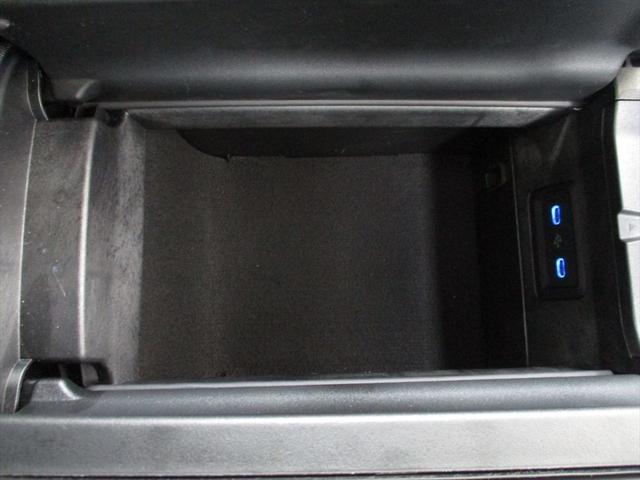 Ｅクラスステーションワゴン Ｅ３００　ステーションワゴン　エクスクルーシブ　デジタルインテリアパッケージ　レザーエクスクルーシブパッケージ　パノラミックスライディングルーフ　ヘッドアップディスプレイ　ｍｅコネクト　エアサスペンション　レザーシート　シートヒーター（48枚目）