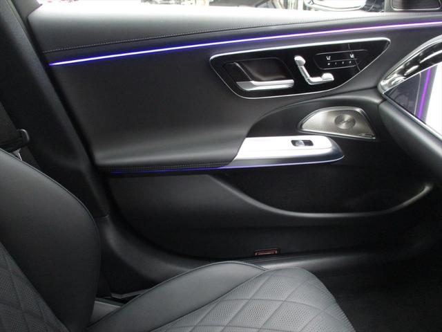 Ｅクラスステーションワゴン Ｅ３００　ステーションワゴン　エクスクルーシブ　デジタルインテリアパッケージ　レザーエクスクルーシブパッケージ　パノラミックスライディングルーフ　ヘッドアップディスプレイ　ｍｅコネクト　エアサスペンション　レザーシート　シートヒーター（54枚目）