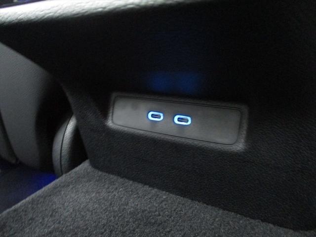 Ｅクラスステーションワゴン Ｅ３００　ステーションワゴン　エクスクルーシブ　デジタルインテリアパッケージ　レザーエクスクルーシブパッケージ　パノラミックスライディングルーフ　ヘッドアップディスプレイ　ｍｅコネクト　エアサスペンション　レザーシート　シートヒーター（59枚目）