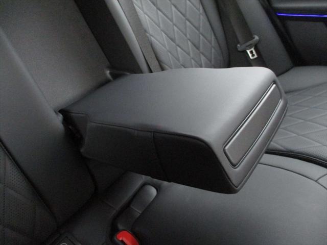 Ｅクラスステーションワゴン Ｅ３００　ステーションワゴン　エクスクルーシブ　デジタルインテリアパッケージ　レザーエクスクルーシブパッケージ　パノラミックスライディングルーフ　ヘッドアップディスプレイ　ｍｅコネクト　エアサスペンション　レザーシート　シートヒーター（60枚目）