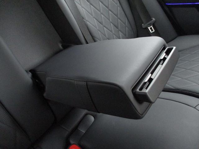 Ｅクラスステーションワゴン Ｅ３００　ステーションワゴン　エクスクルーシブ　デジタルインテリアパッケージ　レザーエクスクルーシブパッケージ　パノラミックスライディングルーフ　ヘッドアップディスプレイ　ｍｅコネクト　エアサスペンション　レザーシート　シートヒーター（61枚目）