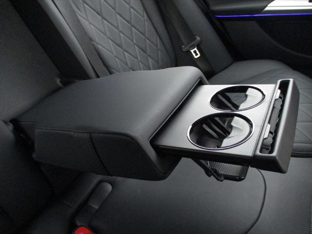 Ｅクラスステーションワゴン Ｅ３００　ステーションワゴン　エクスクルーシブ　デジタルインテリアパッケージ　レザーエクスクルーシブパッケージ　パノラミックスライディングルーフ　ヘッドアップディスプレイ　ｍｅコネクト　エアサスペンション　レザーシート　シートヒーター（62枚目）