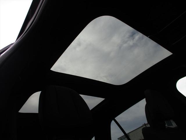 Ｅクラスステーションワゴン Ｅ３００　ステーションワゴン　エクスクルーシブ　デジタルインテリアパッケージ　レザーエクスクルーシブパッケージ　パノラミックスライディングルーフ　ヘッドアップディスプレイ　ｍｅコネクト　エアサスペンション　レザーシート　シートヒーター（68枚目）