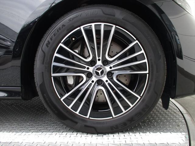 Ｅクラスステーションワゴン Ｅ３００　ステーションワゴン　エクスクルーシブ　デジタルインテリアパッケージ　レザーエクスクルーシブパッケージ　パノラミックスライディングルーフ　ヘッドアップディスプレイ　ｍｅコネクト　エアサスペンション　レザーシート　シートヒーター（72枚目）