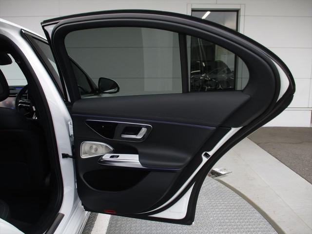 Ｅクラス Ｅ３５０ｅ　スポーツエディションスタードライバーズＰ　デジタルインテリアパッケージ　レザーエクスクルーシブパッケージ　アドバンスドパーキングパッケージ　アドバンスドパッケージ　パノラミックスライディングルーフ　ヘッドアップディスプレイ　ｍｅコネクト（20枚目）