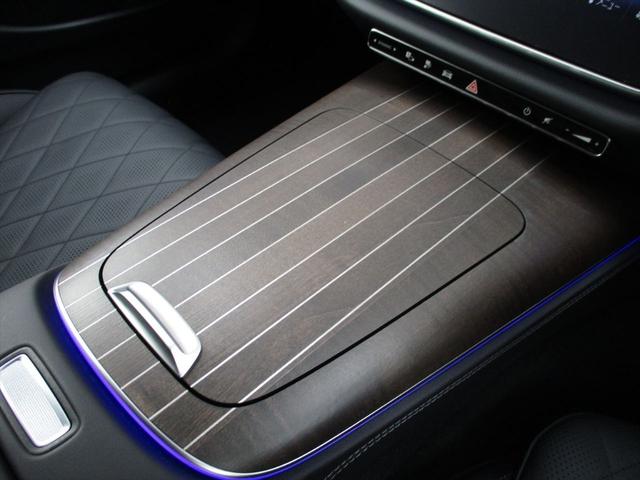 Ｅクラス Ｅ３５０ｅ　スポーツエディションスタードライバーズＰ　デジタルインテリアパッケージ　レザーエクスクルーシブパッケージ　アドバンスドパーキングパッケージ　アドバンスドパッケージ　パノラミックスライディングルーフ　ヘッドアップディスプレイ　ｍｅコネクト（43枚目）