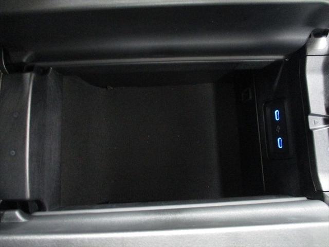 Ｅクラス Ｅ３５０ｅ　スポーツエディションスタードライバーズＰ　デジタルインテリアパッケージ　レザーエクスクルーシブパッケージ　アドバンスドパーキングパッケージ　アドバンスドパッケージ　パノラミックスライディングルーフ　ヘッドアップディスプレイ　ｍｅコネクト（47枚目）