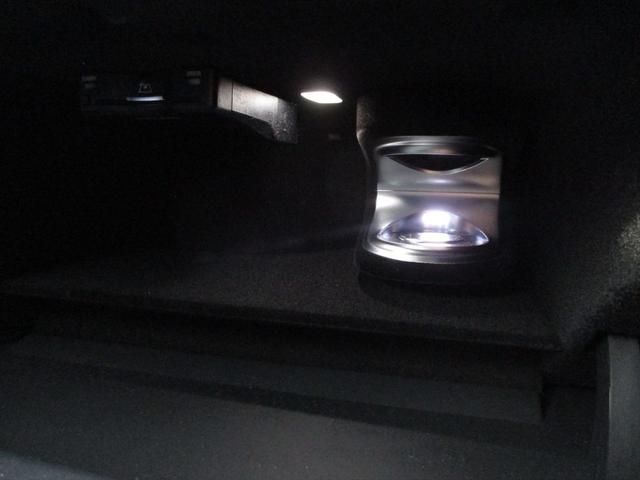 Ｅクラス Ｅ３５０ｅ　スポーツエディションスタードライバーズＰ　デジタルインテリアパッケージ　レザーエクスクルーシブパッケージ　アドバンスドパーキングパッケージ　アドバンスドパッケージ　パノラミックスライディングルーフ　ヘッドアップディスプレイ　ｍｅコネクト（53枚目）