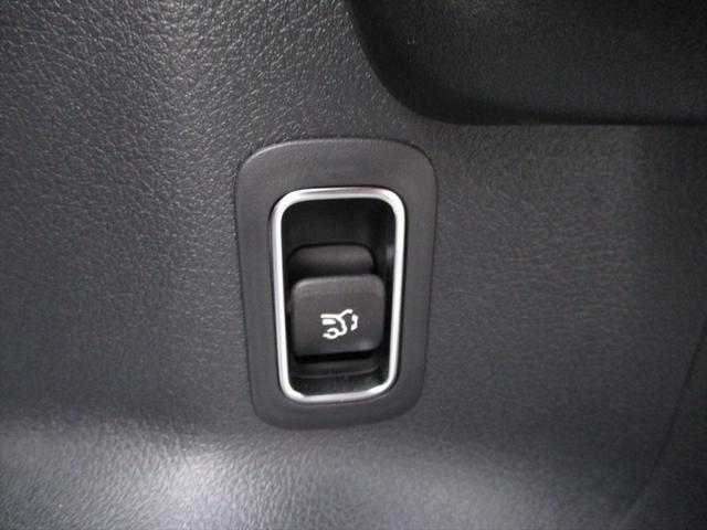 GLB GLB35 4マチック アドバンスドパッケージ パノラミックスライディングルーフ ヘッドアップディスプレイ meコネクト 3列シート 7人乗り レザーシート 革色レッドペッパー パワーシート シートヒーター 360度カメラ(22枚目)