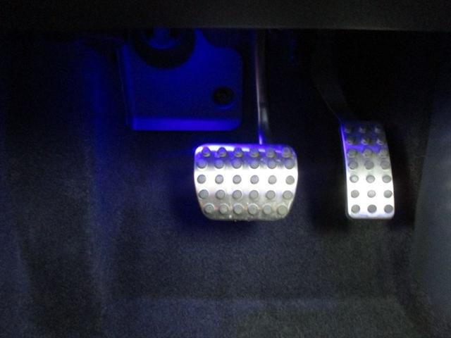 GLB GLB35 4マチック アドバンスドパッケージ パノラミックスライディングルーフ ヘッドアップディスプレイ meコネクト 3列シート 7人乗り レザーシート 革色レッドペッパー パワーシート シートヒーター 360度カメラ(36枚目)