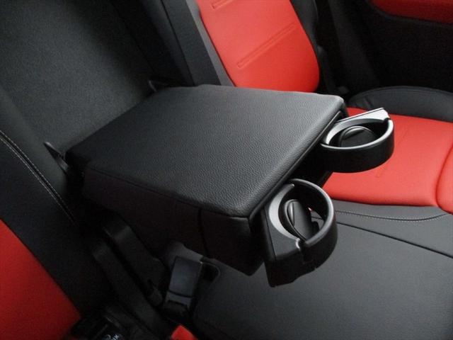 GLB GLB35 4マチック アドバンスドパッケージ パノラミックスライディングルーフ ヘッドアップディスプレイ meコネクト 3列シート 7人乗り レザーシート 革色レッドペッパー パワーシート シートヒーター 360度カメラ(56枚目)