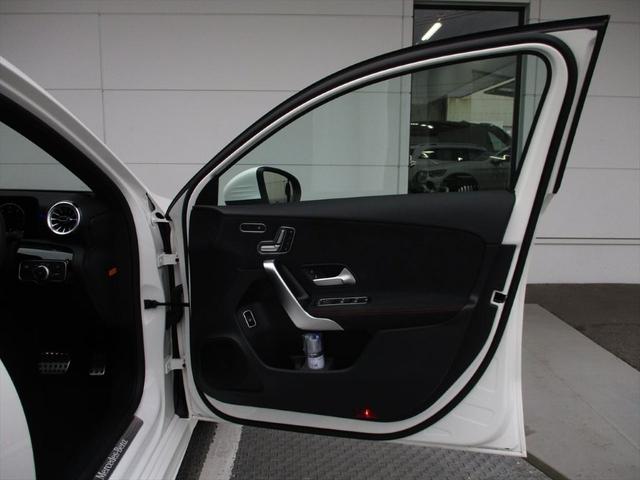 ＊ユーズドカー・オートリース＊　月々一定のリース料だけで、メルセデス・ベンツの魅力をご体験頂ける合理的なリースプランです！資産計上が不要なので、経営指標が悪化せず、リース料金は全額経費処理ができます。