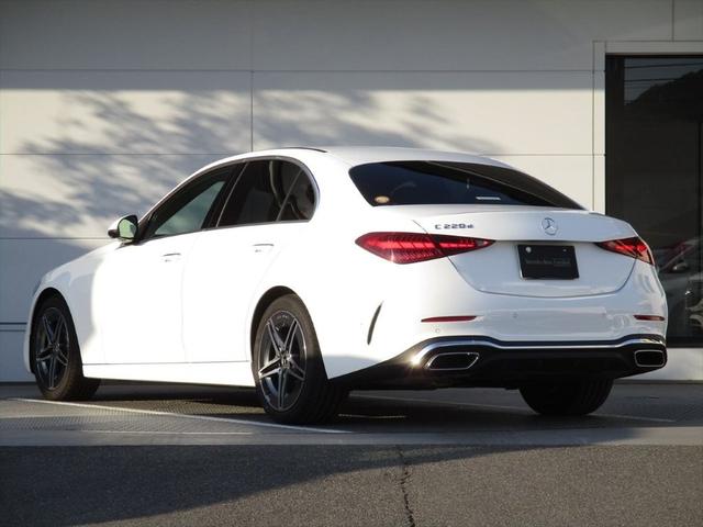 ２４時間専用のオペレーターが対応、故障や、交通事故等による走行不能時において、緊急の応急処置、お車の牽引、ドライバーの移動手段の手配等のサポートを一定の条件にて無料で提供致します。