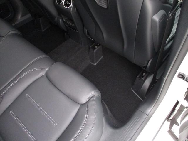 GLAクラス GLA45 S 4マチック+ アドバンスドパッケージ AMGパフォーマンスパッケージ パノラミックスライディングルーフ ヘッドアップディスプレイ meコネクト レザーシート パワーシート シートヒーター 360度カメラ(15枚目)