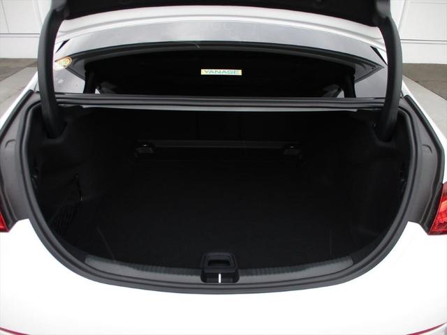 Cクラス C200アバンギャルド AMGラインパッケージ セーフティービジョンパッケージ ドライバーズパッケージ パノラミックスライディングルーフ ヘッドアップディスプレイ meコネクト パワーシート シートヒーター 360度カメラ ETC2.0(10枚目)