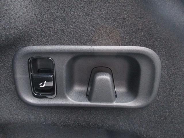 Cクラス C200アバンギャルド AMGラインパッケージ セーフティービジョンパッケージ ドライバーズパッケージ パノラミックスライディングルーフ ヘッドアップディスプレイ meコネクト パワーシート シートヒーター 360度カメラ ETC2.0(11枚目)