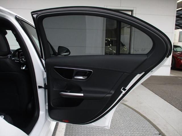 Cクラス C200アバンギャルド AMGラインパッケージ セーフティービジョンパッケージ ドライバーズパッケージ パノラミックスライディングルーフ ヘッドアップディスプレイ meコネクト パワーシート シートヒーター 360度カメラ ETC2.0(20枚目)