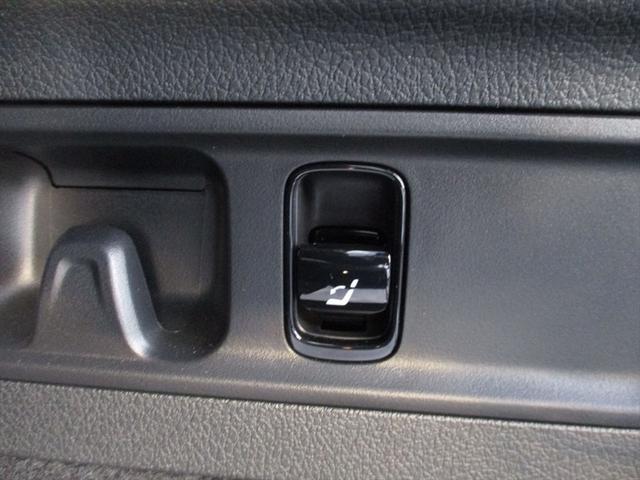 正規販売店の認定中古車は、第三者検査専門機関（ＡＩＳ）に寄って、内外装から機関に至るまで公正かつ厳正に検査されています。詳しくはスタッフまでお問合せ下さい。