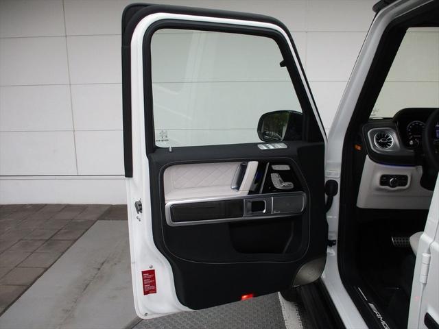 Ｇクラス Ｇ６３　ローンチエディション　ワンオーナー　プラチナホワイトナッパレザーシート　ガラススライディングルーフ　レーダーセーフティーパッケージ　パワーシート　シートヒーター　シートベンチレーター　Ｗエアコン（17枚目）