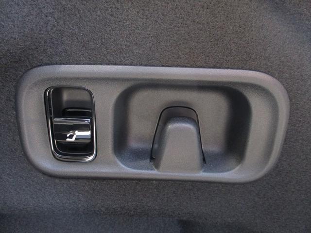 Ｃクラス Ｃ２２０ｄアバンギャルド　セーフティービジョンパッケージ　レーダーセーフティーパッケージ　ヘッドアップディスプレイ　ｍｅコネクト　パワーシート　シートヒーター　３６０度カメラ　ＥＴＣ２．０　ナビゲーション　ＴＶ（11枚目）