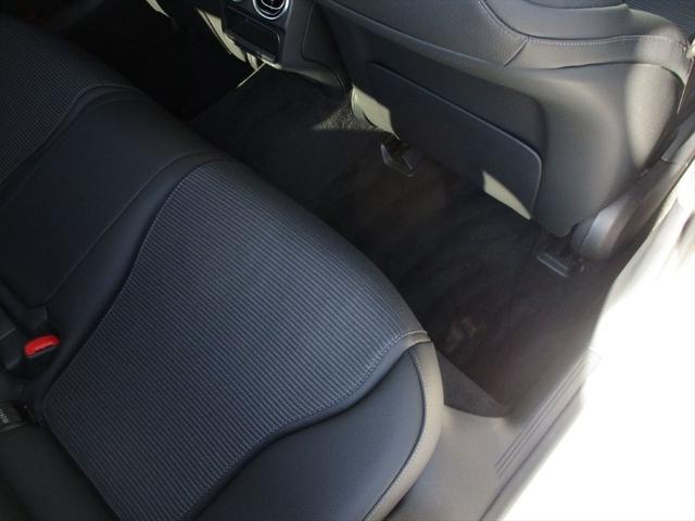 Ｃクラス Ｃ２２０ｄアバンギャルド　セーフティービジョンパッケージ　レーダーセーフティーパッケージ　ヘッドアップディスプレイ　ｍｅコネクト　パワーシート　シートヒーター　３６０度カメラ　ＥＴＣ２．０　ナビゲーション　ＴＶ（17枚目）