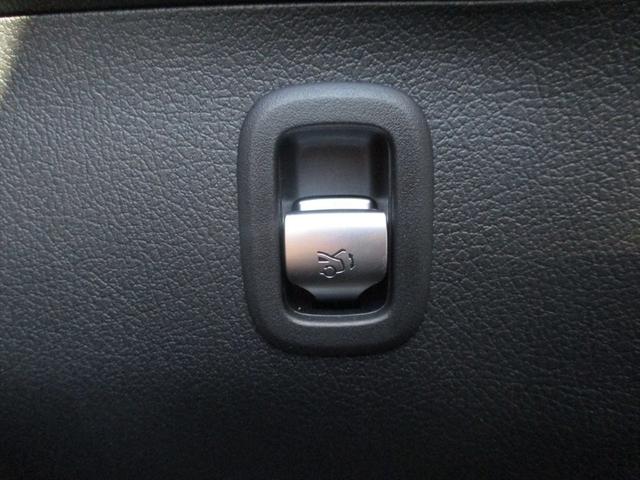 Ｃクラス Ｃ２２０ｄアバンギャルド　セーフティービジョンパッケージ　レーダーセーフティーパッケージ　ヘッドアップディスプレイ　ｍｅコネクト　パワーシート　シートヒーター　３６０度カメラ　ＥＴＣ２．０　ナビゲーション　ＴＶ（22枚目）