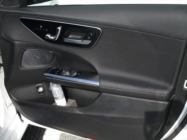 Ｃクラス Ｃ２２０ｄアバンギャルド　セーフティービジョンパッケージ　レーダーセーフティーパッケージ　ヘッドアップディスプレイ　ｍｅコネクト　パワーシート　シートヒーター　３６０度カメラ　ＥＴＣ２．０　ナビゲーション　ＴＶ（23枚目）