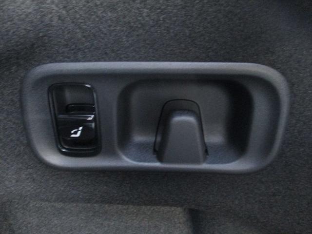 Cクラス C220dアバンギャルド AMGラインパッケージ セーフティービジョンパッケージ パノラミックスライディングルーフ ヘッドアップディスプレイ meコネクト パワーシート シートヒーター 360度カメラ ETC2.0 ナビゲーション TV(11枚目)