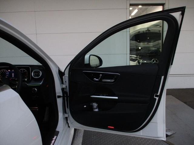 Cクラス C220dアバンギャルド AMGラインパッケージ セーフティービジョンパッケージ パノラミックスライディングルーフ ヘッドアップディスプレイ meコネクト パワーシート シートヒーター 360度カメラ ETC2.0 ナビゲーション TV(19枚目)