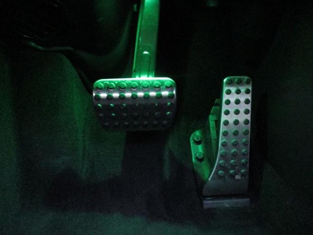 Cクラス C220dアバンギャルド AMGラインパッケージ セーフティービジョンパッケージ パノラミックスライディングルーフ ヘッドアップディスプレイ meコネクト パワーシート シートヒーター 360度カメラ ETC2.0 ナビゲーション TV(33枚目)